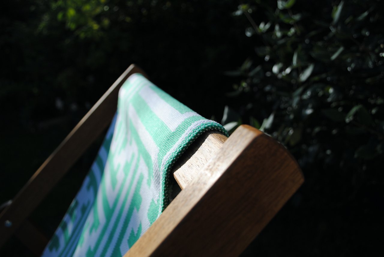 folding garden deckchairs